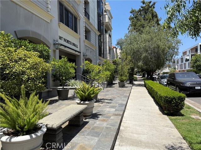 Building Photo - 107 N Swall Dr