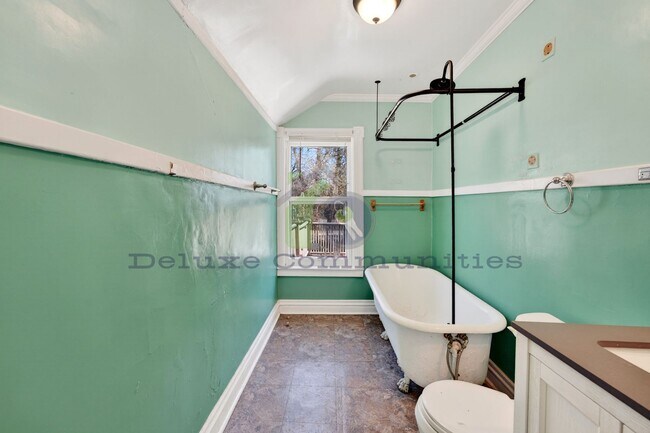 Building Photo - 410 Eastern Ave SE