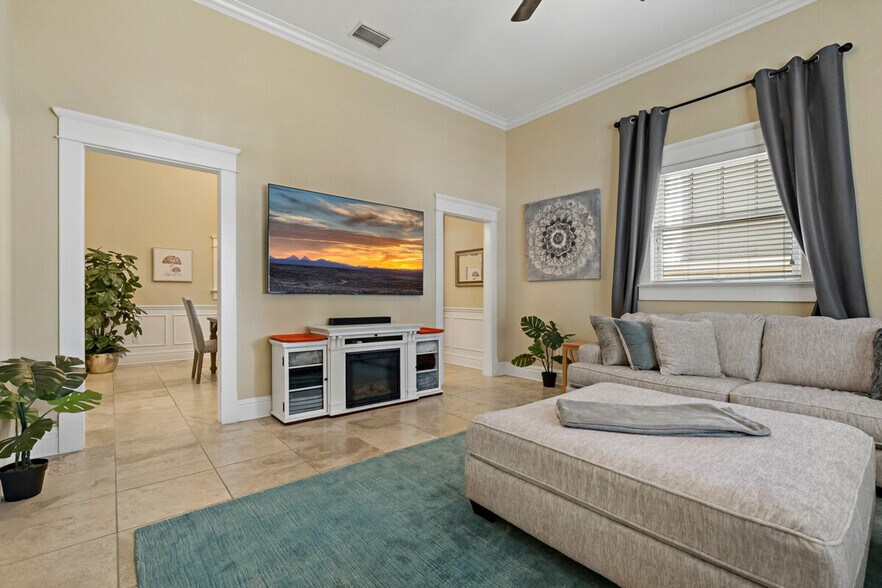 Building Photo - 611 S Orleans Ave