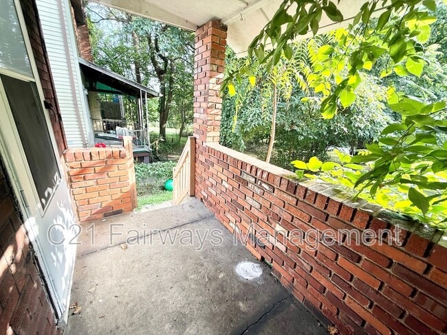 Building Photo - 927 Vankirk St