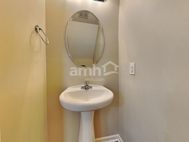 Building Photo - 406 Flint Dr