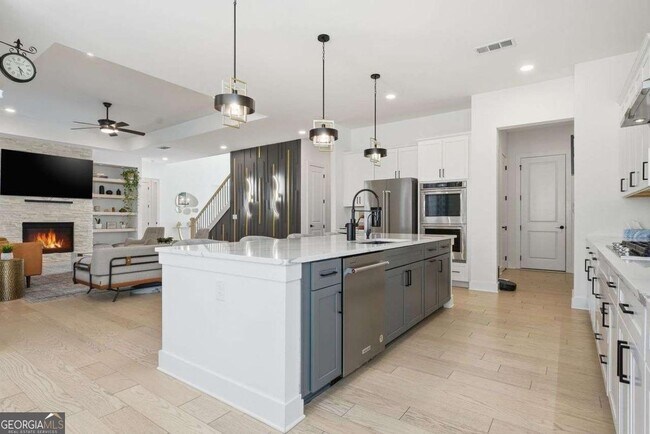 Building Photo - 415 Oakleigh Ave