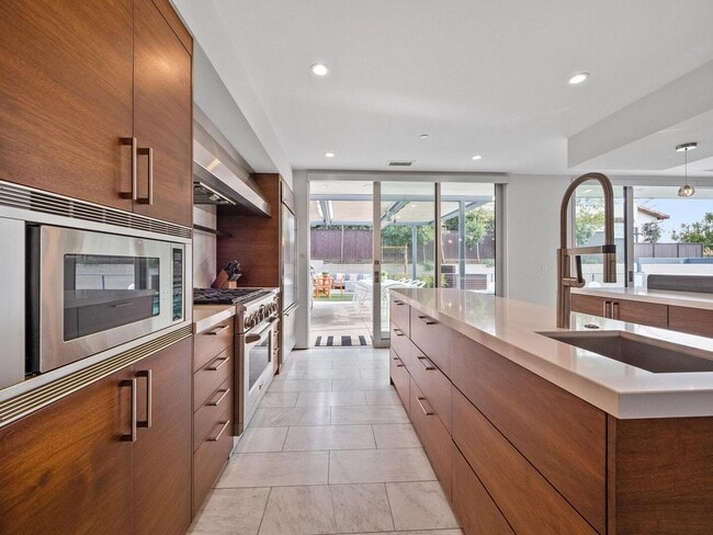 Building Photo - Solana Beach Paradise