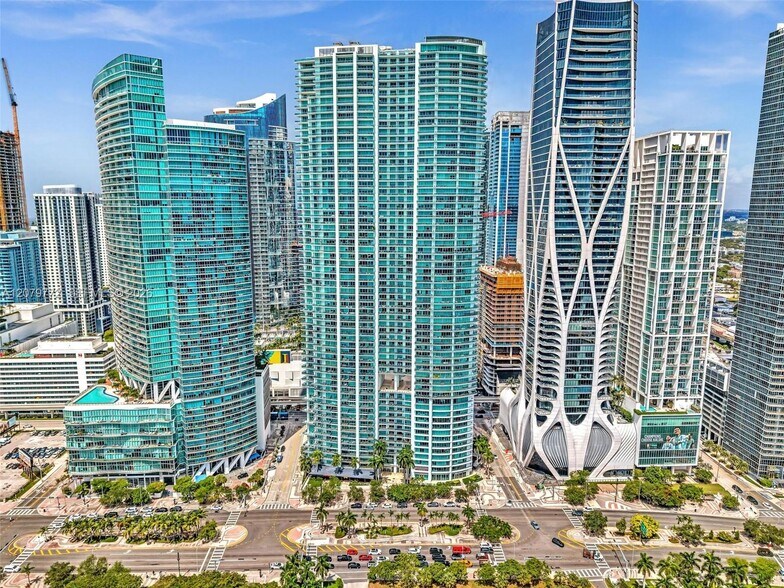 Building Photo - 900 Biscayne Blvd