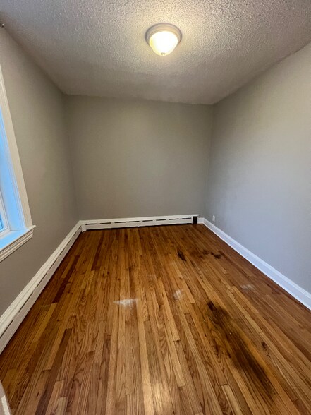 Building Photo - 20 Willington Ave