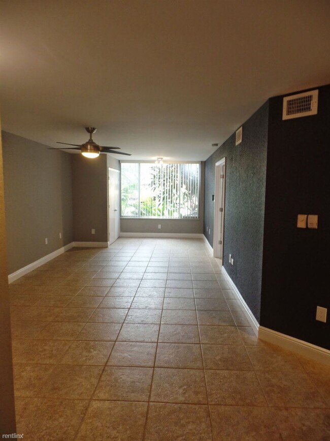 Building Photo - 1 br, 1 bath Condo - Lakeview Club