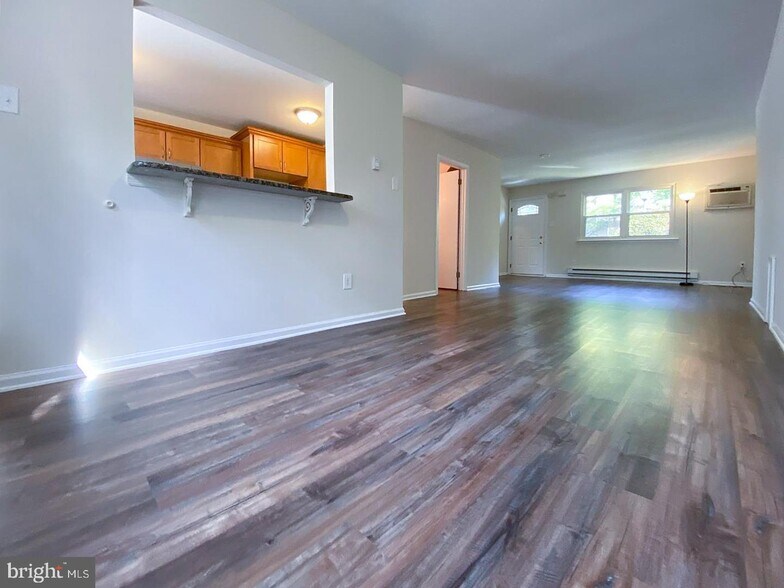 Building Photo - 366 Bala Ter E