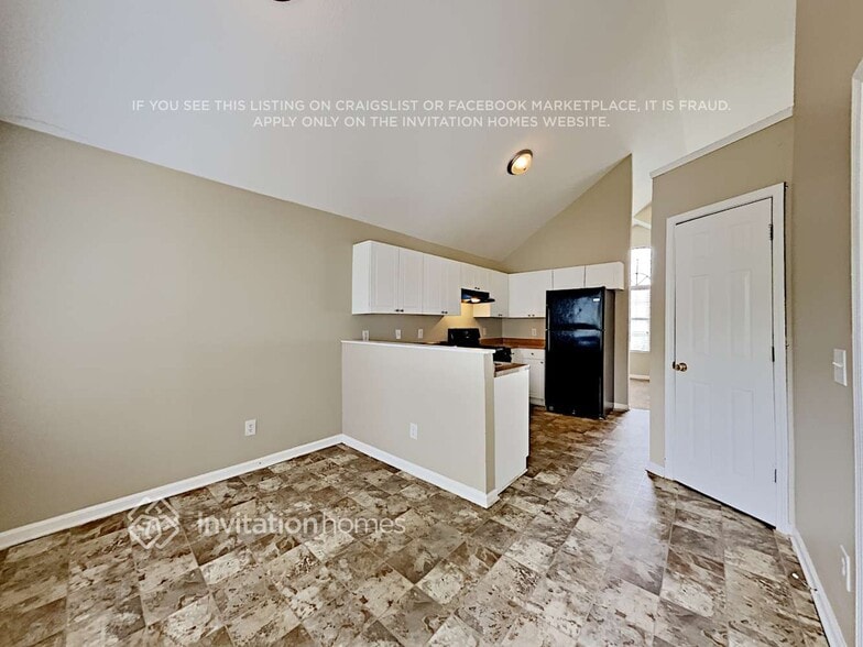 Building Photo - 5890 Graywood Cir SE