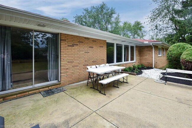 Building Photo - 24735 Twickenham Dr