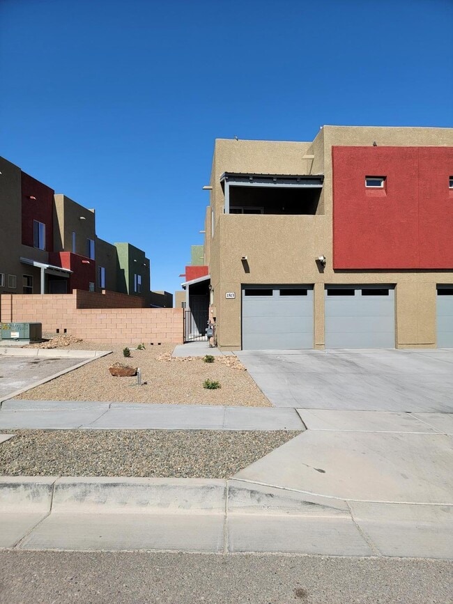Building Photo - 1513 Borrego Dr SE
