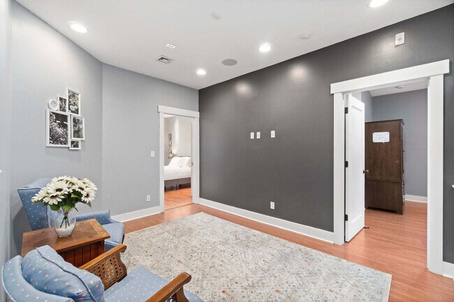 Building Photo - 209 Windmeade Cir