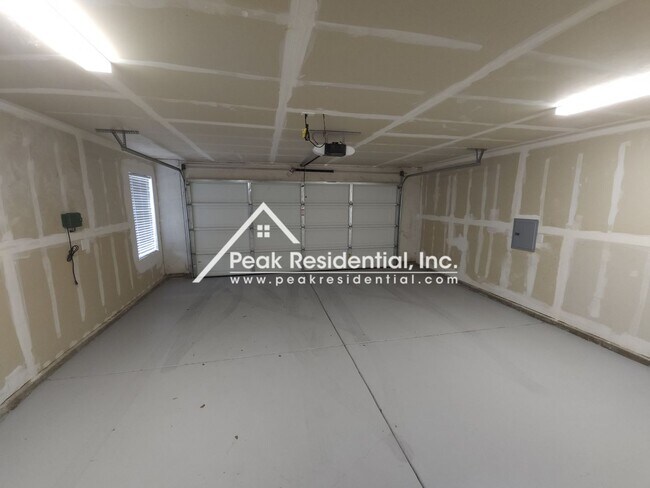 Building Photo - 4537 Fox Valley Cir