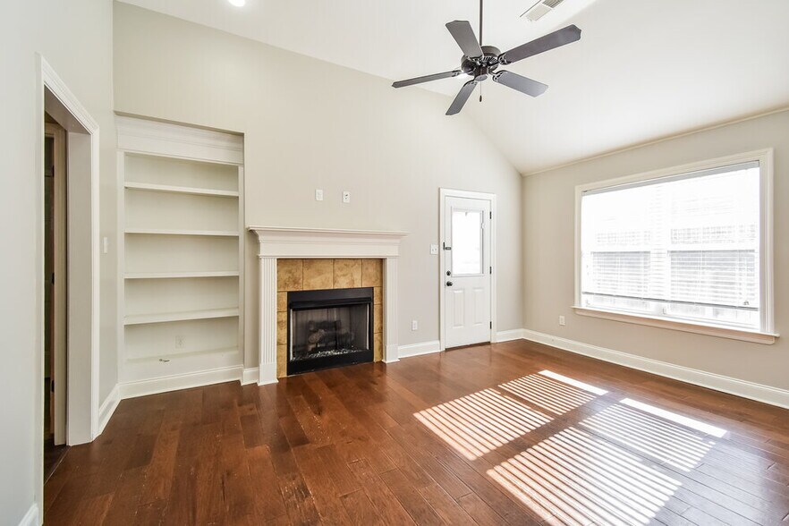 Building Photo - 3080 Magnolia Dr