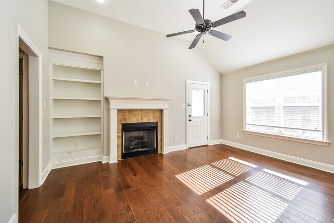 Building Photo - 3080 Magnolia Dr