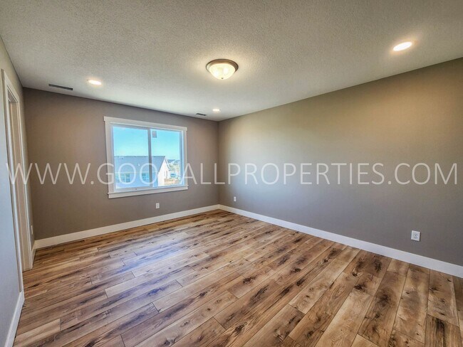 Building Photo - 6-Bedroom, 4-Bath Home in Waukee with Finished Basement & 3-Car Garage