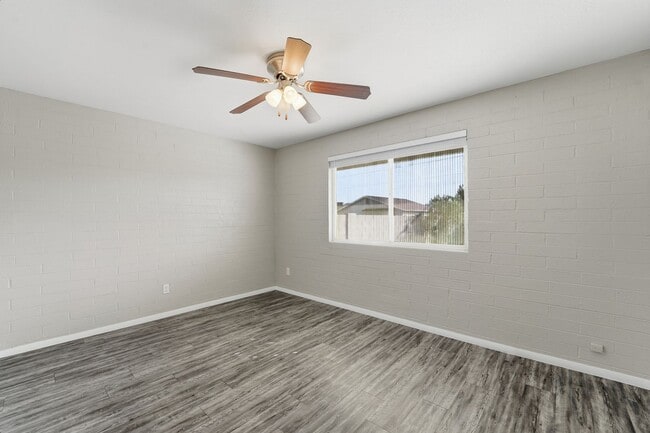 Building Photo - Comfortable 2-Bed Sun City Retreat with Vinyl Flooring & Fresh Paint