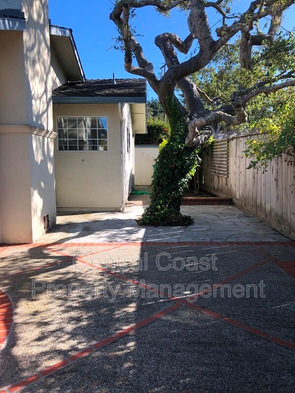 Building Photo - 2884 Sloat Rd
