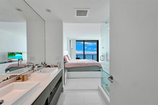 Building Photo - 460 NE 28th St