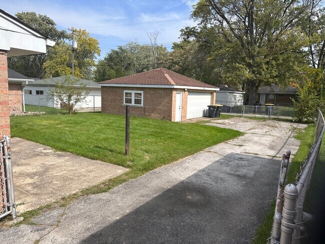 Building Photo - 17937 Wildwood Ave