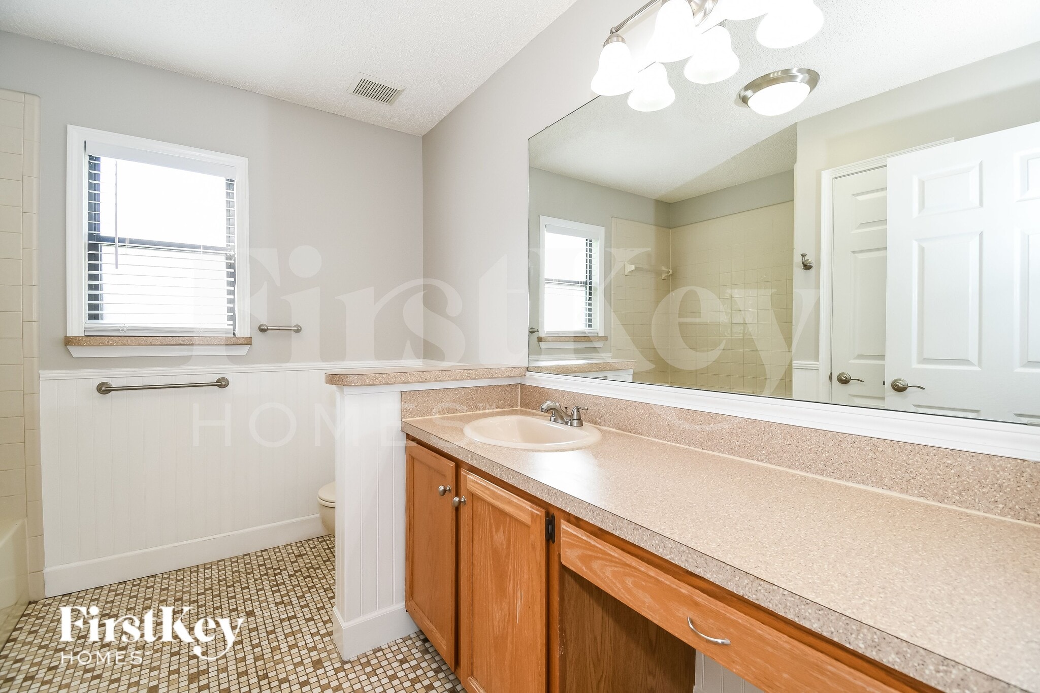 Building Photo - 1332 Lamboll Ave