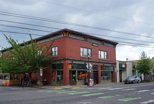 Building Photo - Urban DREAM! Spacious Corner 1-Bedroom w/F...