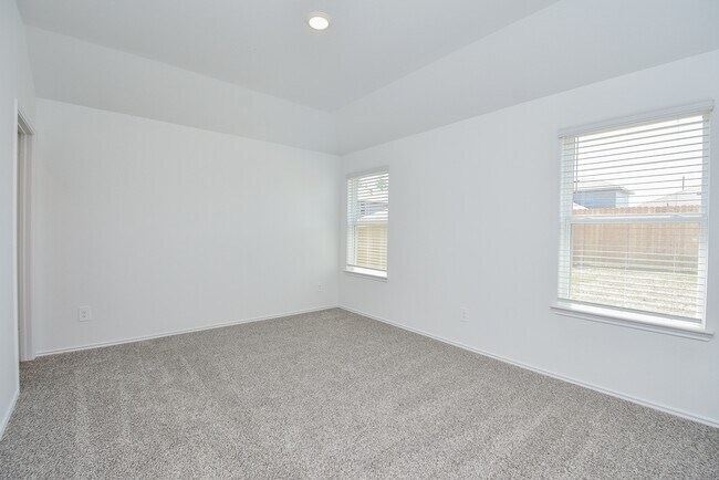 Building Photo - 5735 Sycamore Glen Dr