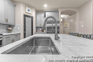 Building Photo - 8427 Buckhorn Parke