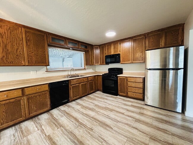 Building Photo - 2213 N Cirby Way