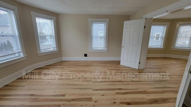 Building Photo - 414 Cedar St