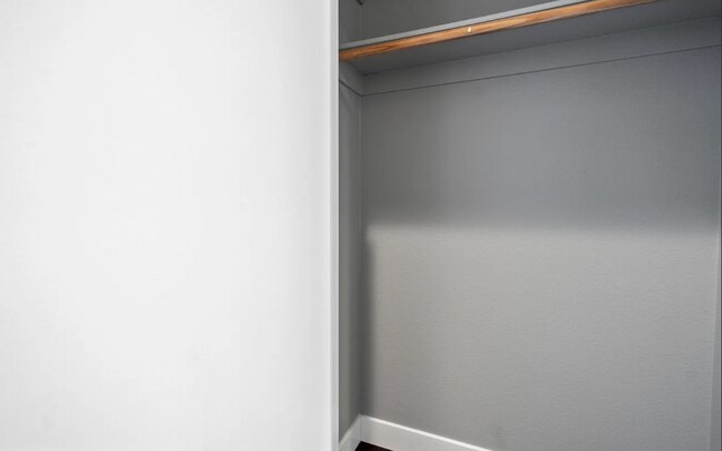 Building Photo - 445 Island Ave