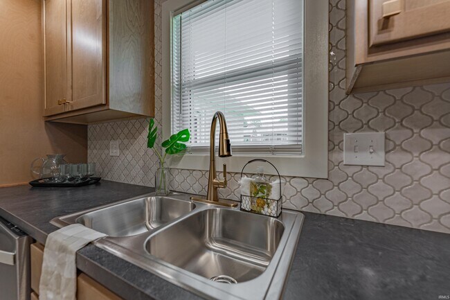 Building Photo - 6840 Copperfield Dr