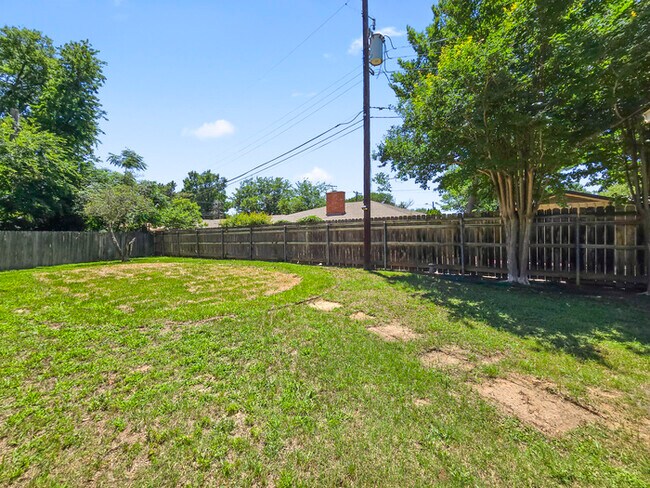 Building Photo - 1612 Cindy Ct