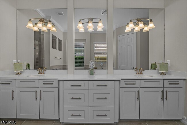 Building Photo - 14870 Blue Bay Cir