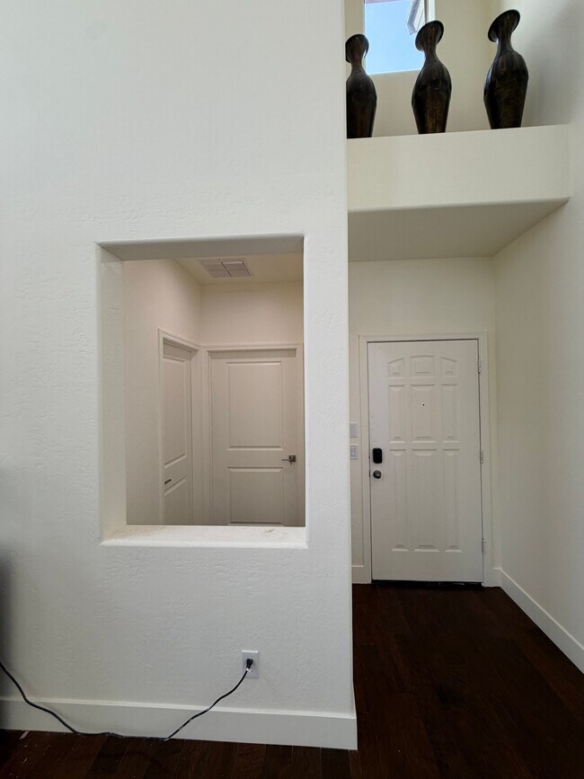 Building Photo - 2741 E Quiet Hollow Ln