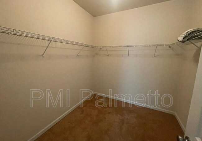 Building Photo - 121 Rossmore Dr