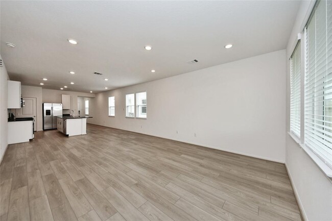 Building Photo - 18010 Whitetail Run Ln