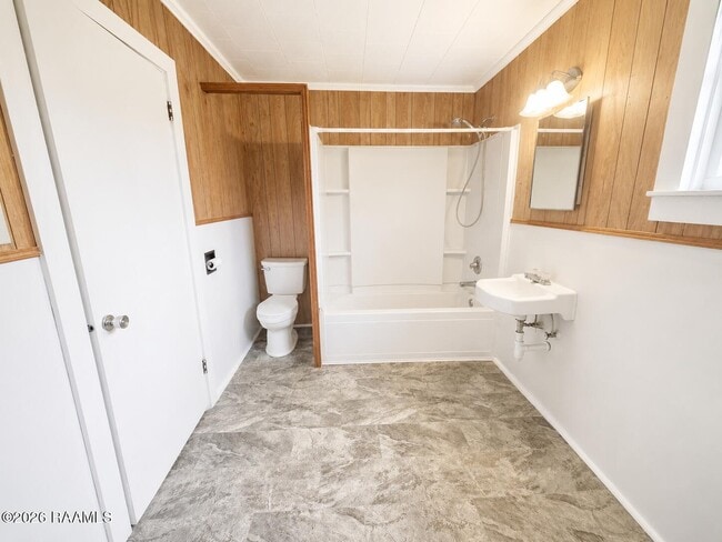 Building Photo - 116 Oak Crest Dr