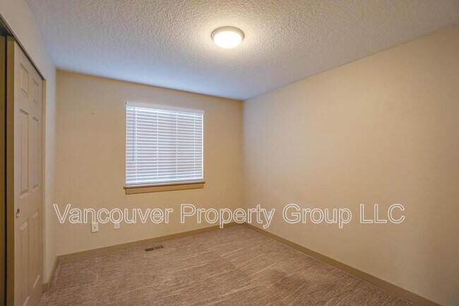 Building Photo - 1906 NE 151st Cir