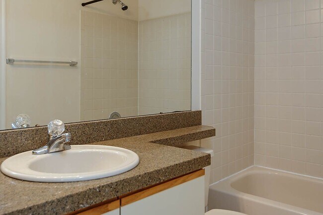 Building Photo - 21 Claver Hill Way