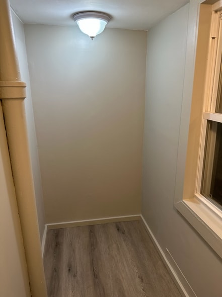 Building Photo - 328 S Mount St