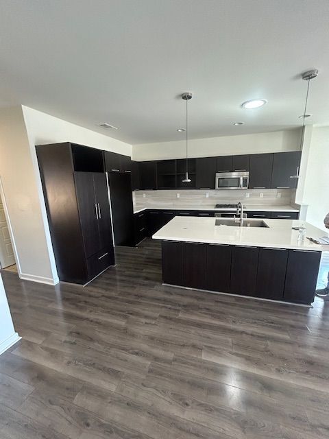 Building Photo - 7041 Cayuga Way