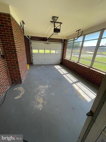 Building Photo - 624 Gayle Dr