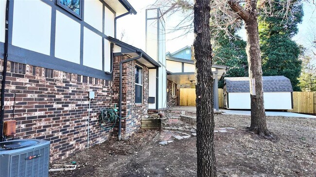 Building Photo - 225 Tunbridge Rd