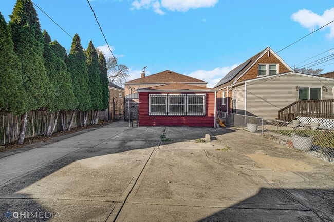 Building Photo - 3 Bed 2 Bath is West Elsdon neighborhood o...