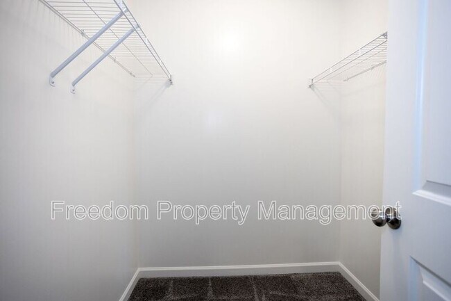 Building Photo - 2425 Morgans Point Dr