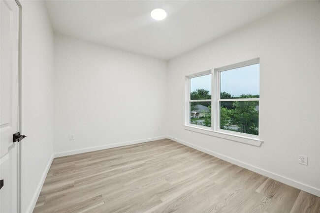 Building Photo - WOW! Modern & Brand-New Home in Samson Park!