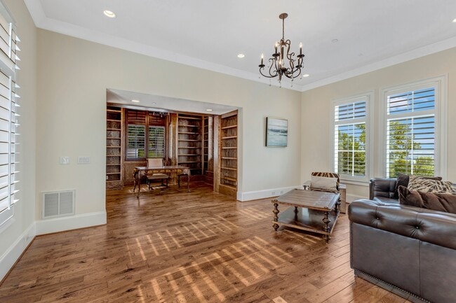 Building Photo - 5014 Mountview Pl