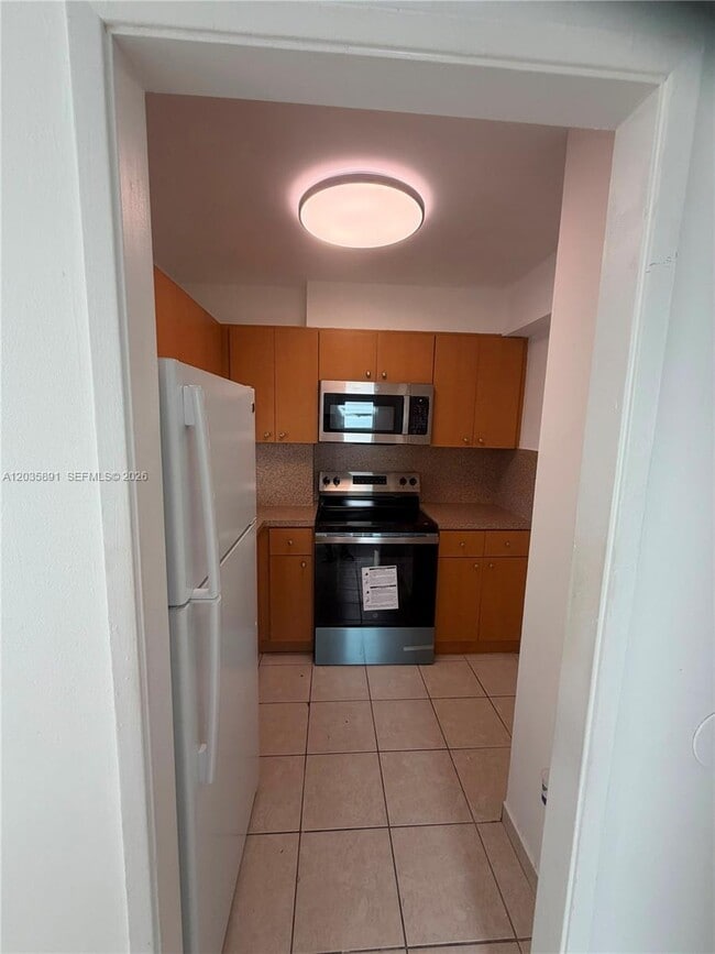 Building Photo - 400 Kings Point Dr