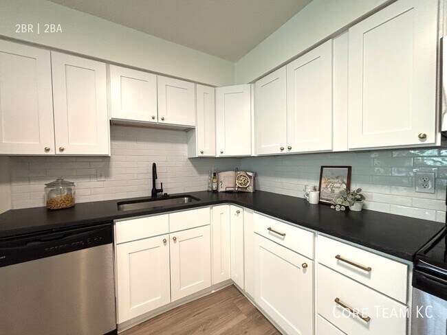 Building Photo - 2900 W 53rd St