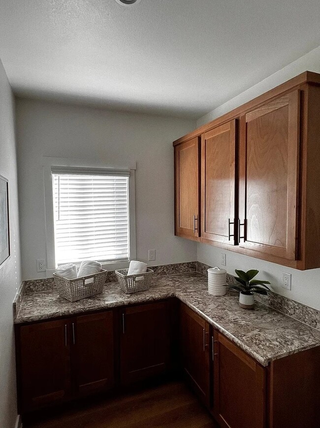 Building Photo - 17 Dart St